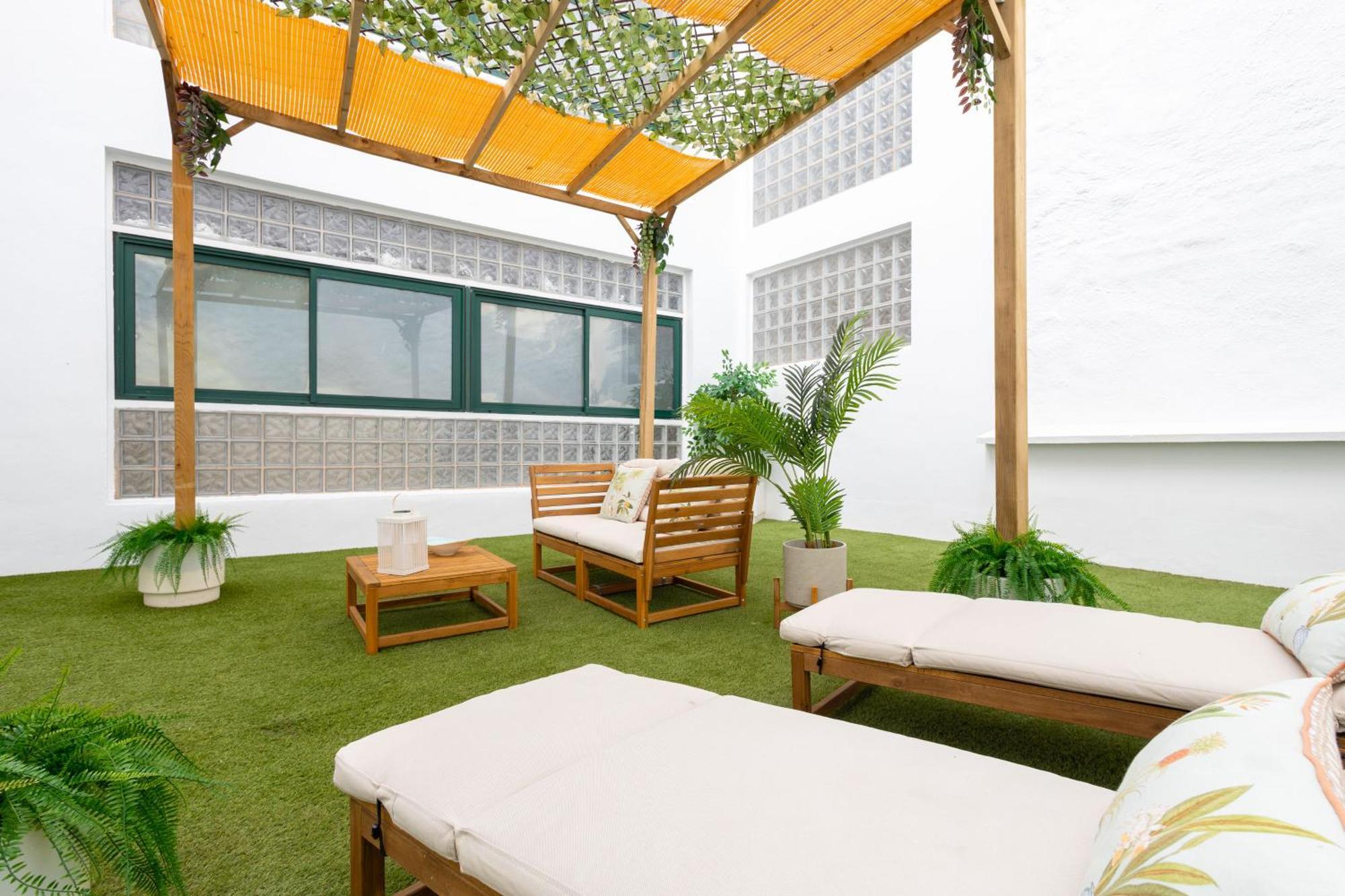 Appartamento C30 Deluxe Studio With Terrace Into Cathedral Square Málaga Esterno foto